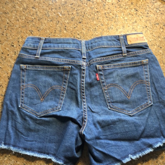 Levi’s Jean shorts - Picture 2 of 6